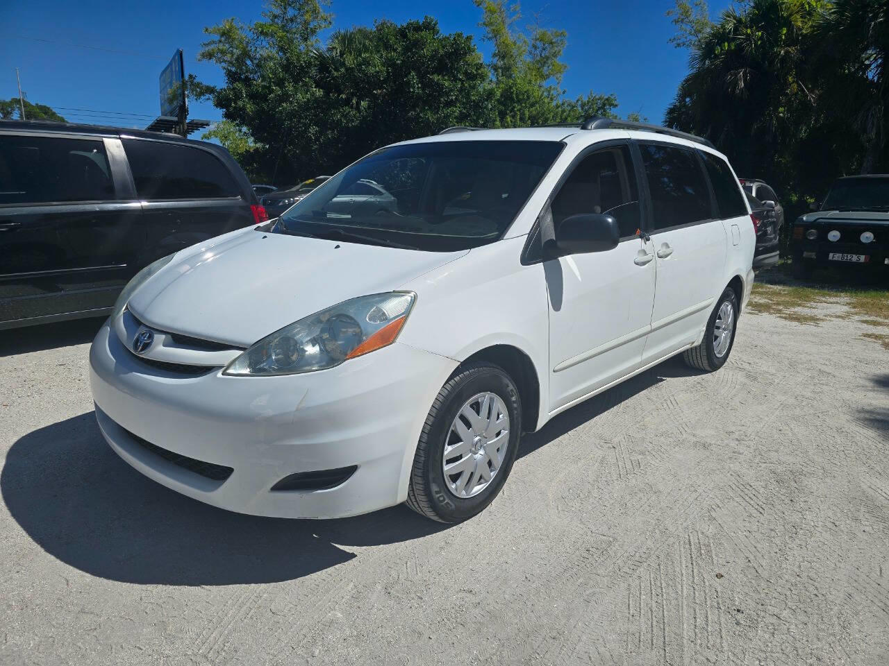 2006 Toyota Sienna LE-7-Passenger-4dr-Mini-Van