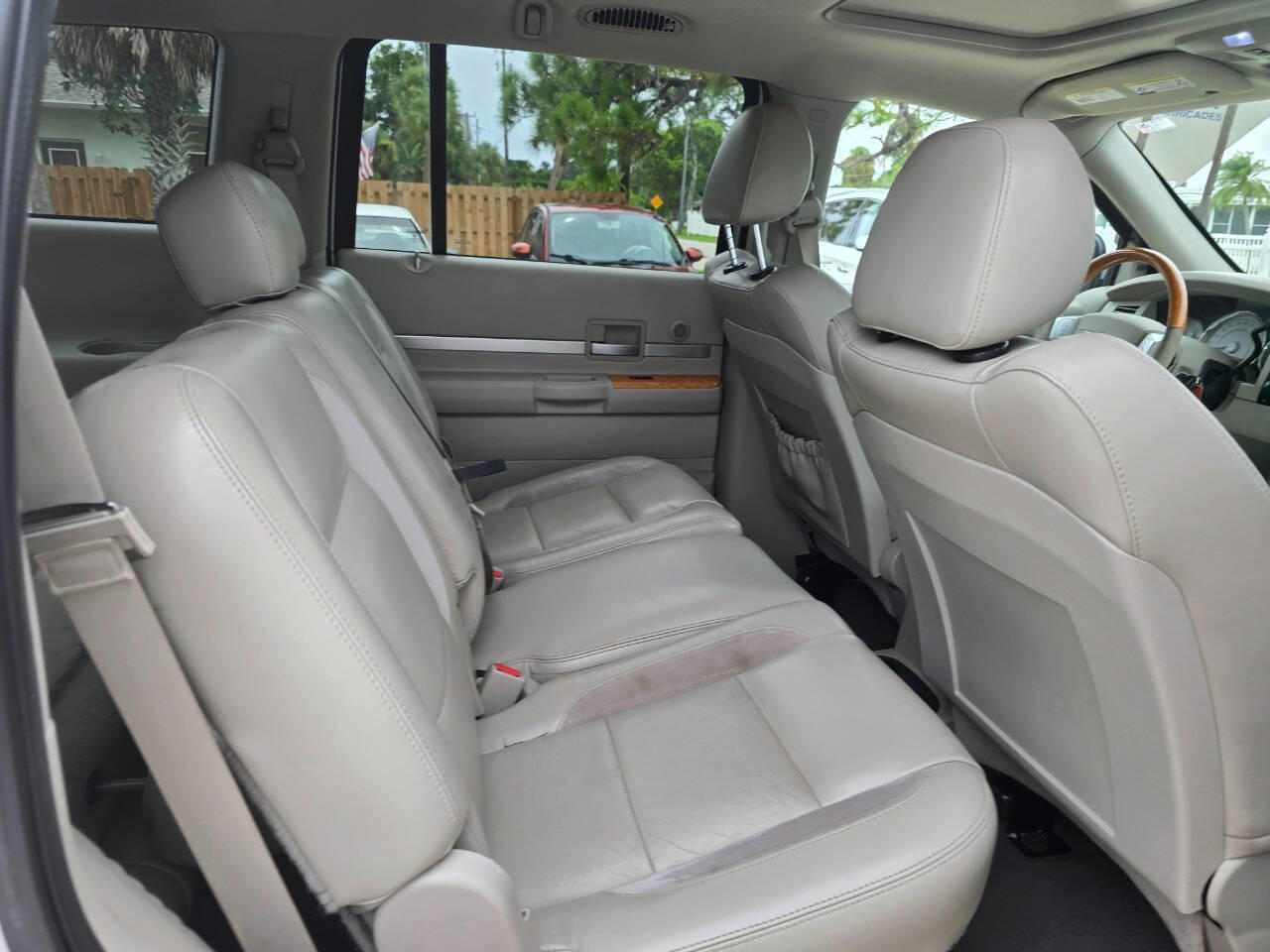 2007 Chrysler Aspen Limited photo 3