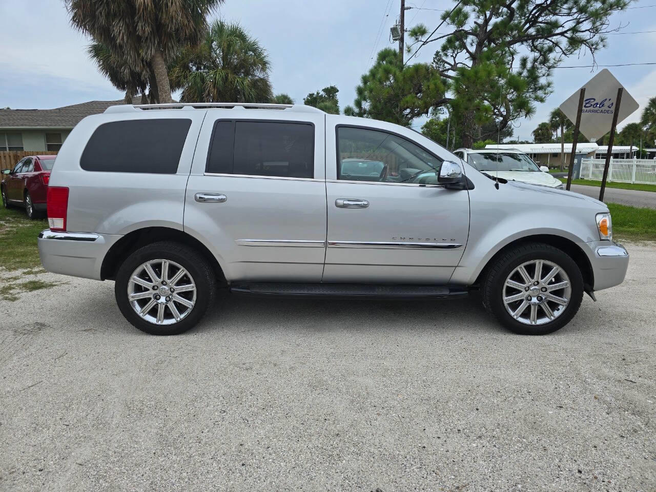 2007 Chrysler Aspen Limited photo 4
