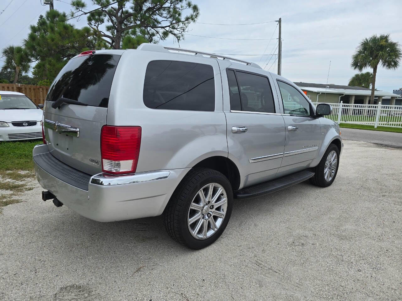 2007 Chrysler Aspen Limited photo 5