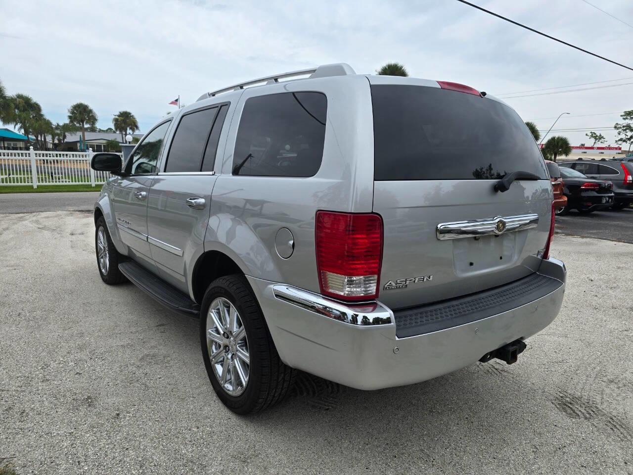 2007 Chrysler Aspen Limited photo 7