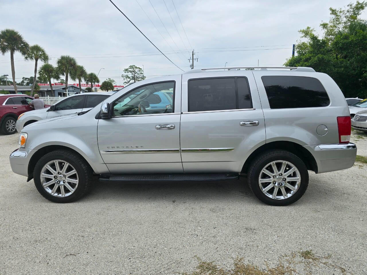 2007 Chrysler Aspen Limited photo 8