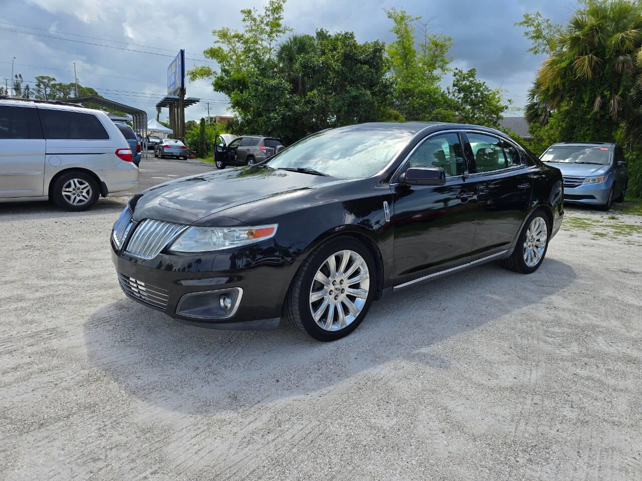 2011 Lincoln MKS Base-AWD-4dr-Sedan