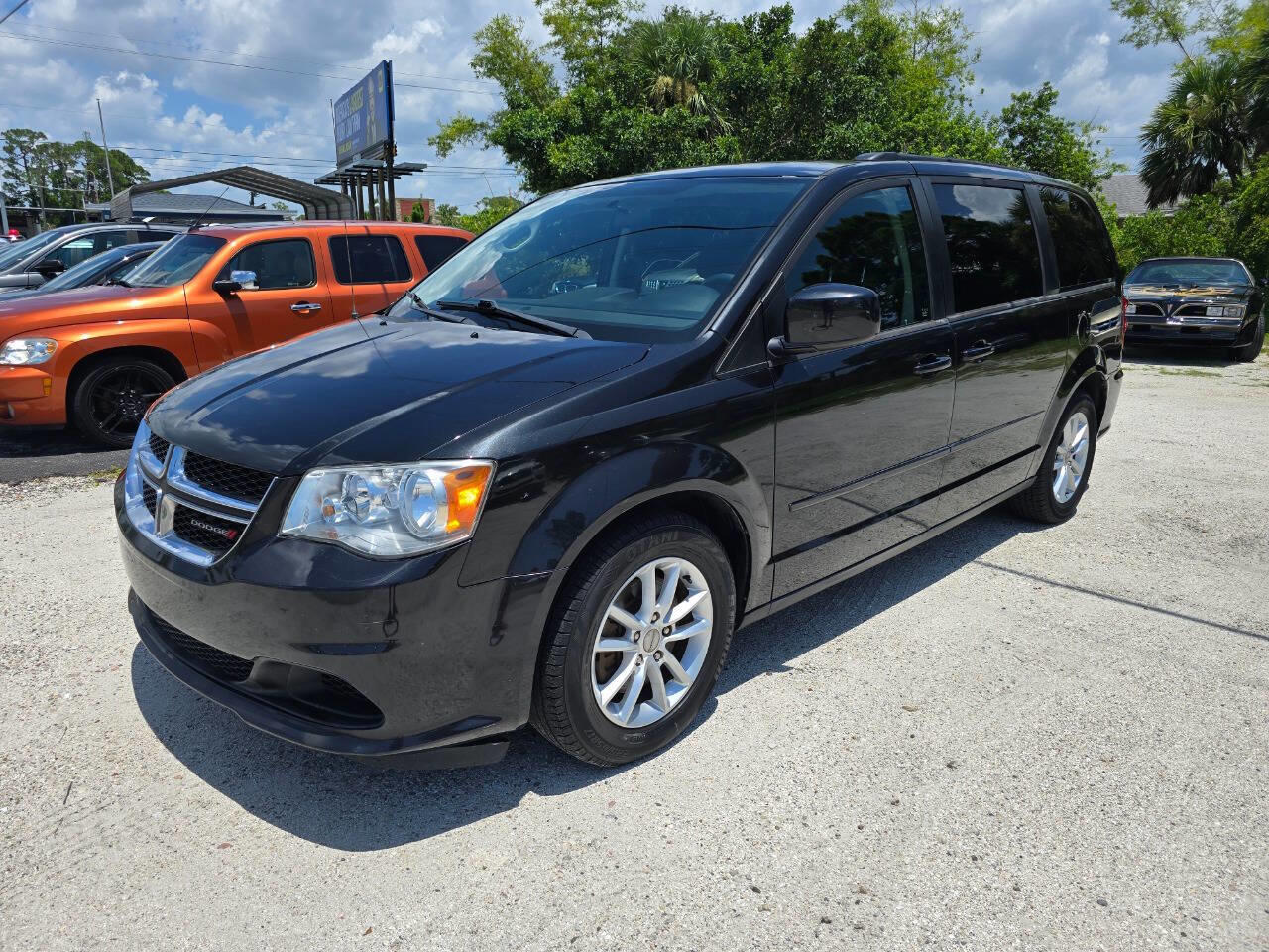 2014 Dodge Grand-Caravan SXT-4dr-Mini-Van