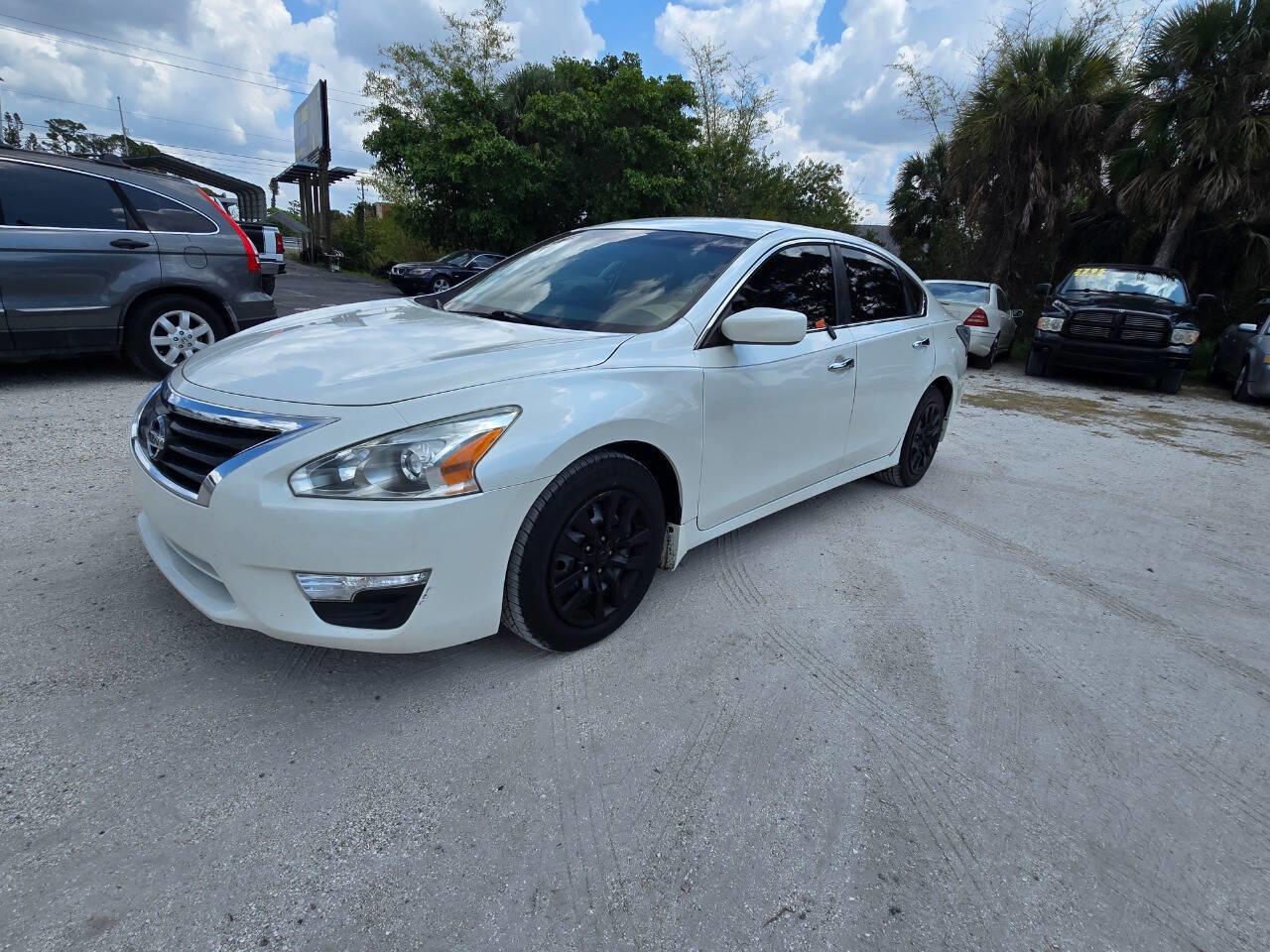 2014 Nissan Altima 2.5-S-4dr-Sedan