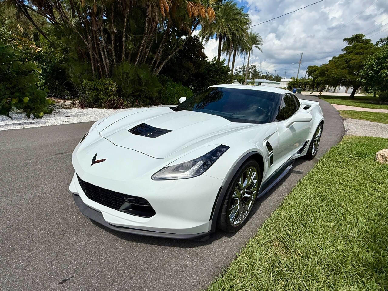 2017 Chevrolet Corvette Grand-Sport-2dr-Coupe-w_2LT